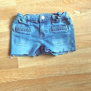 Adjustable cut off shorts